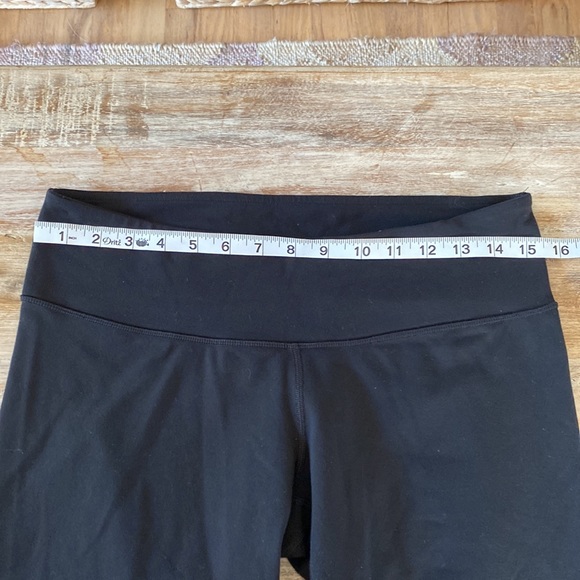 Lululemon crop legging. - Picture 5 of 7